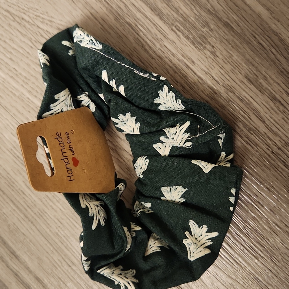 🐻 New Hair Scrunchie